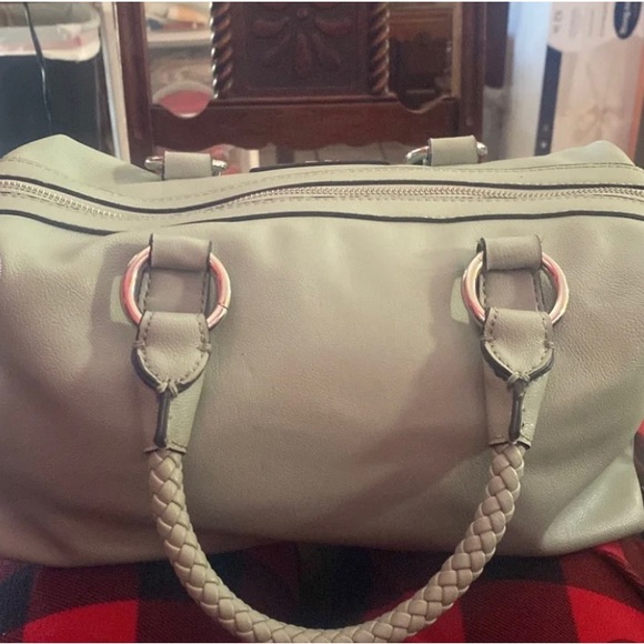 A guess bag - Picture 2 of 2